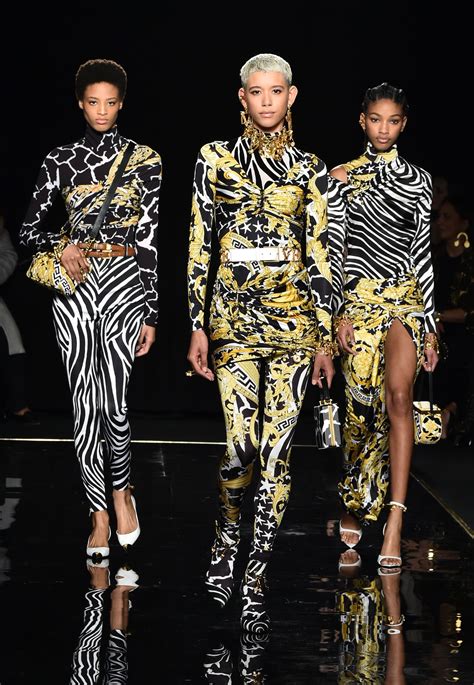 versace vestiti famosi|Versace: i capi migliori che hanno fatto la storia e fortuna del brand.